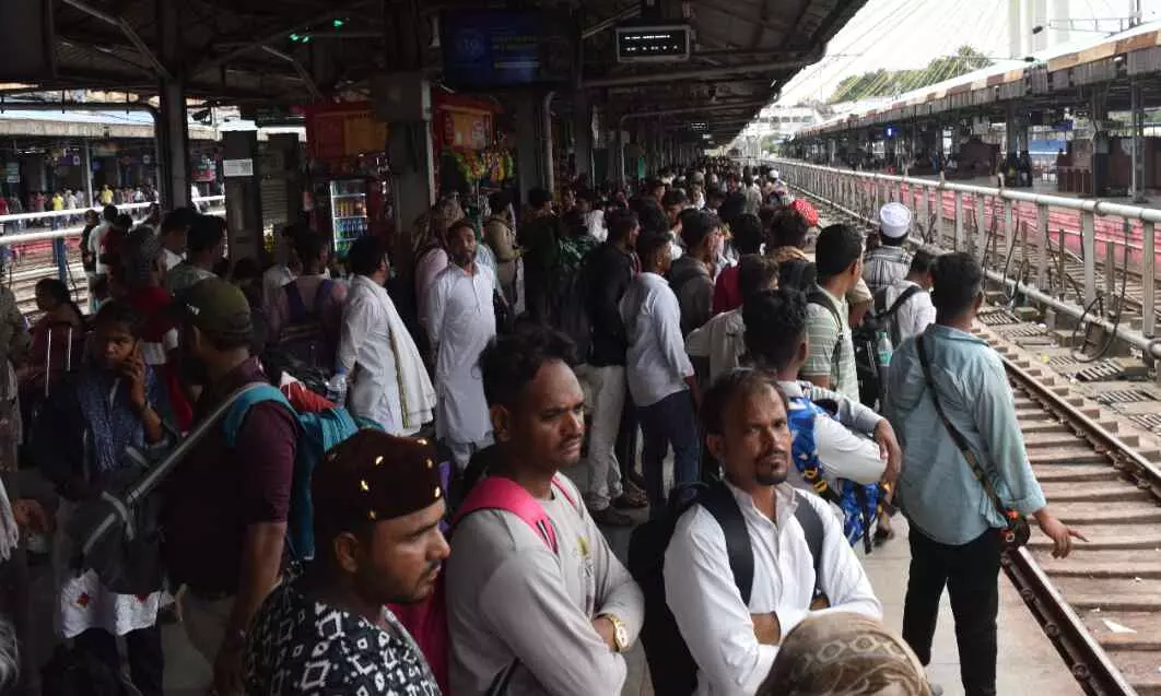 नागपुर और अजनी स्टेशन पर अलर्ट, बढ़ा मैन पॉवर - उर्स को लेकर चाकचौबंद सुरक्षा नागपुर और अजनी स्टेशन पर अलर्ट, बढ़ा मैन पॉवर - उर्स को लेकर चाकचौबंद सुरक्षा
