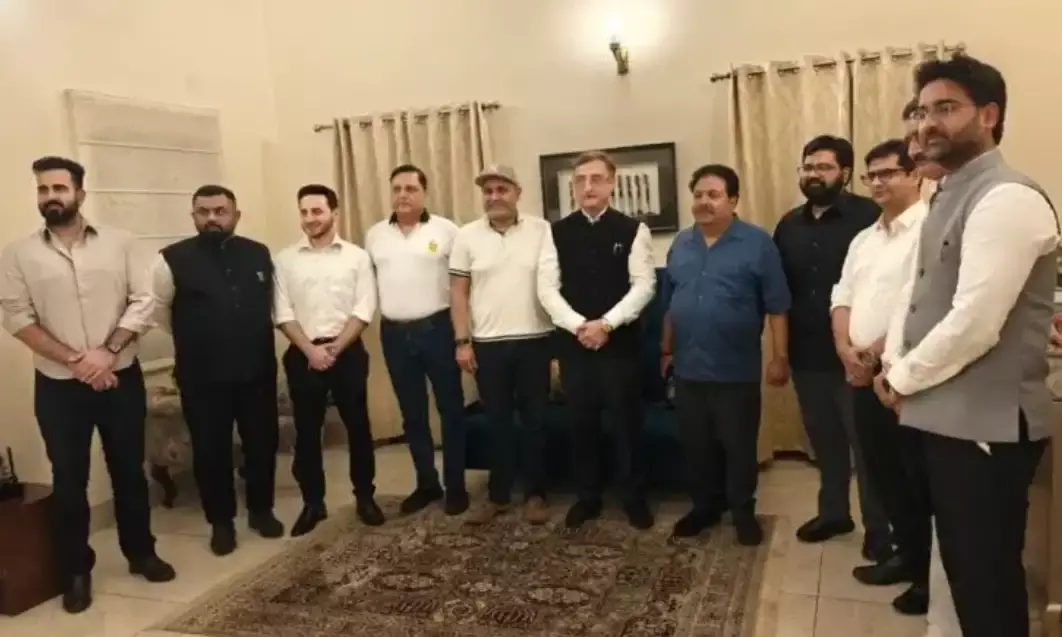 जबलपुर में क्रिकेट अकादमी स्थापित करने तन्खा से मिले क्रिकेटर वीरेंद्र सहवाग जबलपुर में क्रिकेट अकादमी स्थापित करने तन्खा से मिले क्रिकेटर वीरेंद्र सहवाग