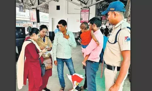 स्टेशन में 4 घंटे ताबड़तोड़ चेकिंग, 5 सौ बिना टिकट पकड़ाए