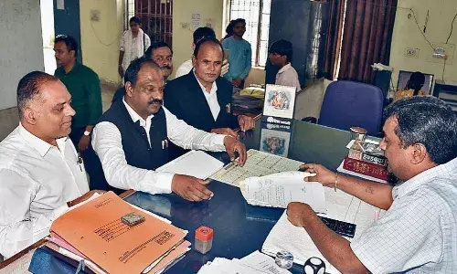 कहीं अधिकारी करते रहे आवेदक का इंतजार तो कहीं पक्षकारों ने खुलकर रखी अपनी बात