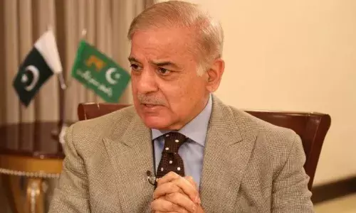 PAK की अक्ल आई ठिकाने, PM शहबाज बोले - सभी विवादित मुद्दों पर भारत से बातचीत के लिए तैयार