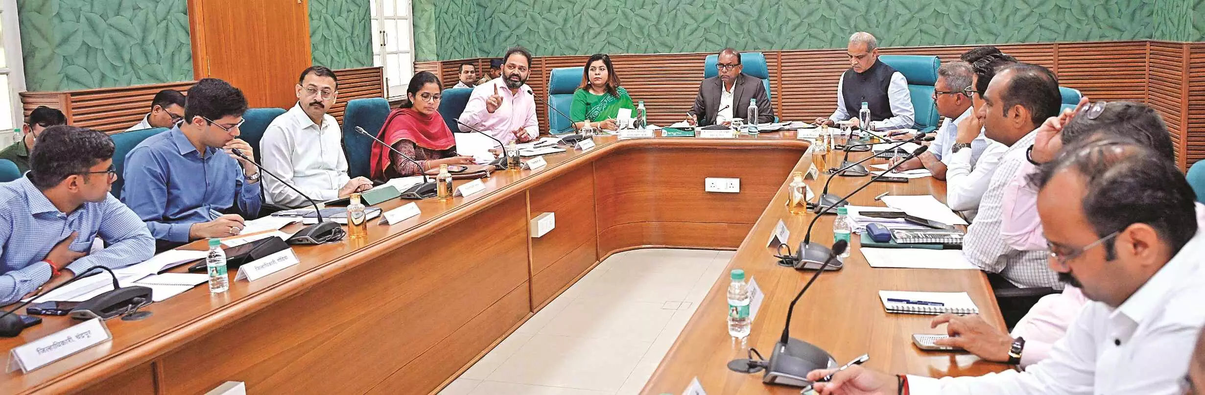 मध्य प्रदेश से लाई जाएंगी ईवीएम, निर्वाचन आयुक्त ने की तैयारियों की समीक्षा मध्य प्रदेश से लाई जाएंगी ईवीएम, निर्वाचन आयुक्त ने की तैयारियों की समीक्षा