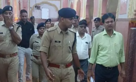कलेक्टर व एसपी ने श्री जुगल किशोर जी मंदिर पहुंचकर देखी व्यवस्थायें, आगामी त्यौहारों को लेकर लिया गया जायजा कलेक्टर व एसपी ने श्री जुगल किशोर जी मंदिर पहुंचकर देखी व्यवस्थायें, आगामी त्यौहारों को लेकर लिया गया जायजा
