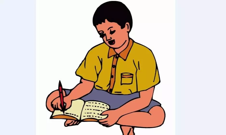 पढ़ाई के हाल जानने डीपीसी निकले नाव में पढ़ाई के हाल जानने डीपीसी निकले नाव में