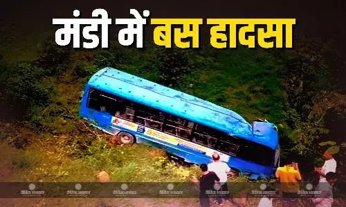 मंडी के सरकाघाट की खाई में गिरी बस, 5 की मौत, 20 से ज्यादा लोग घायल