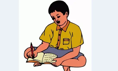 पढ़ाई के हाल जानने डीपीसी निकले नाव में