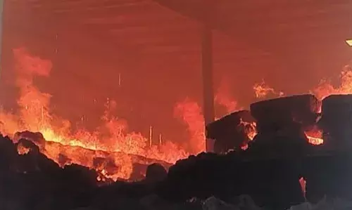 चालीसगांव के खडकी एमआईडीसी कपास के गोदाम में आग से 16 करोड़ का नुकसान