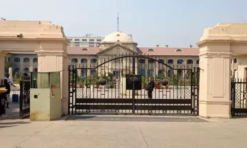 योगी सरकार की स्कूल मर्जर पॉलिसी पर इस जिले की शालाओं पर हाईकोर्ट ने लगाई स्टे, इस तारीख को होगी अगली सुनवाई