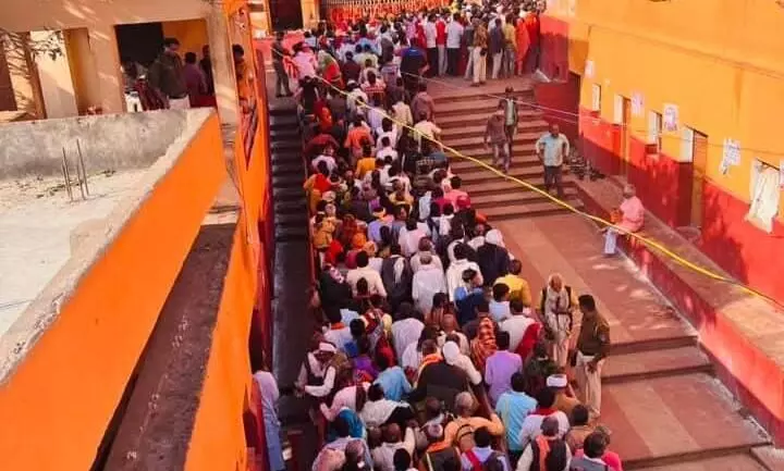 हरियाली अमावस्या पर चित्रकूट पहुंचे 5 लाख श्रद्धालु हरियाली अमावस्या पर चित्रकूट पहुंचे 5 लाख श्रद्धालु