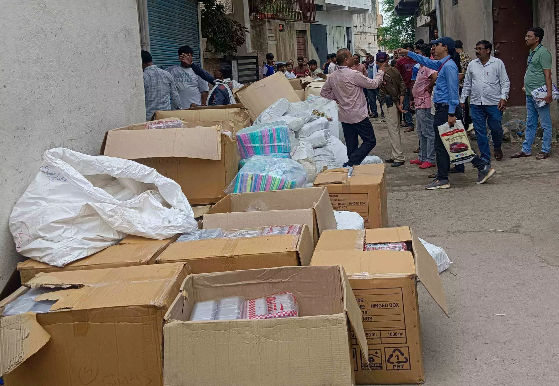 अमरावती के इतवारा में पकड़ा गया एक करोड़ का प्लास्टिक अमरावती के इतवारा में पकड़ा गया एक करोड़ का प्लास्टिक