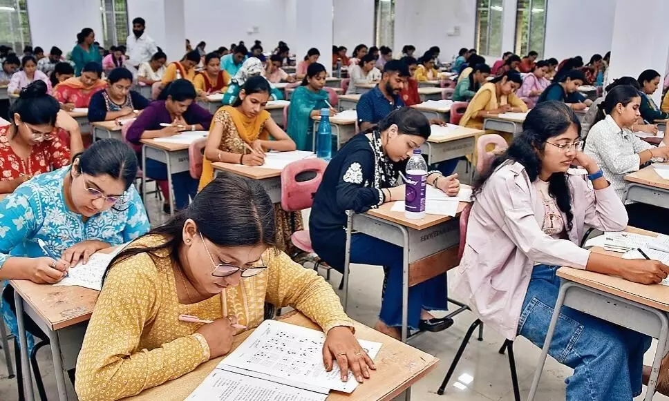 सुबह 28 विषयों में पीएचडी का एन्ट्रेंस एग्जाम, शाम को 11 के रिजल्ट घोषित सुबह 28 विषयों में पीएचडी का एन्ट्रेंस एग्जाम, शाम को 11 के रिजल्ट घोषित