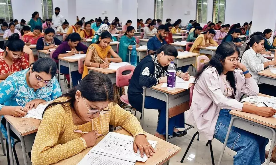 सुबह 28 विषयों में पीएचडी का एन्ट्रेंस एग्जाम, शाम को 11 के रिजल्ट घोषित