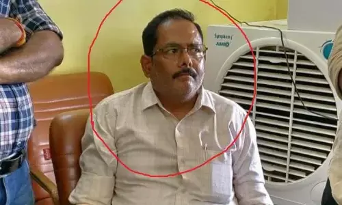 दो हजार रूपए की रिश्वत लेते पकडा गया अमानगंज तहसील में नाजिर, अवकाश और मासिक वेतन जारी करने के एवज में ली गई थी घूस दो हजार रूपए की रिश्वत लेते पकडा गया अमानगंज तहसील में नाजिर, अवकाश और मासिक वेतन जारी करने के एवज में ली गई थी घूस