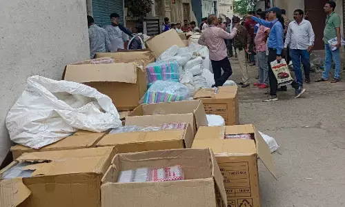 अमरावती के इतवारा में पकड़ा गया एक करोड़ का प्लास्टिक अमरावती के इतवारा में पकड़ा गया एक करोड़ का प्लास्टिक
