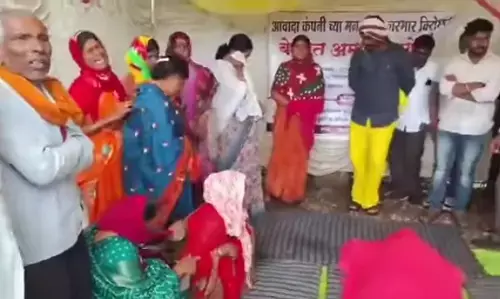 भूख हड़ताल पर बैठी महिला किसान की मृत्यु , आक्रोशित हुए आंदोलनकर्ता भूख हड़ताल पर बैठी महिला किसान की मृत्यु , आक्रोशित हुए आंदोलनकर्ता