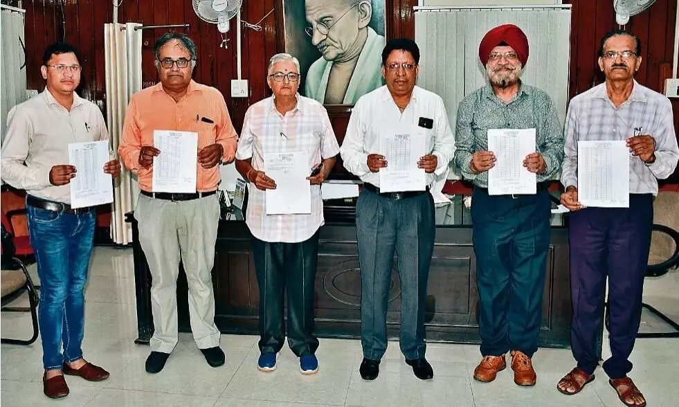 रादुविवि ने बनाया अनोखा रिकाॅर्ड, 28 घंटों में ही घोषित कर दिए 28 रिजल्ट रादुविवि ने बनाया अनोखा रिकाॅर्ड, 28 घंटों में ही घोषित कर दिए 28 रिजल्ट