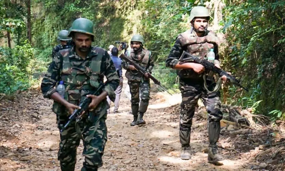 सुरक्षाबलों के हाथ लगी बड़ी सफलता, मुठभेड़ में 4 नक्सलियों को किया ढेर, गोलाबारी जारी सुरक्षाबलों के हाथ लगी बड़ी सफलता, मुठभेड़ में 4 नक्सलियों को किया ढेर, गोलाबारी जारी