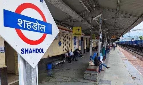 रेल सुविधाओं के विस्तार में अफसरों के दोहरे रवैये से ज्यादा नुकसान रेल सुविधाओं के विस्तार में अफसरों के दोहरे रवैये से ज्यादा नुकसान