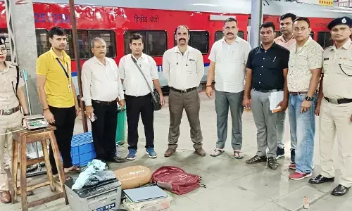 पुरी-गांधीधाम ट्रेन से गांजा बरामद , बैग सहित गांजा छोड़ भागे आरोपी