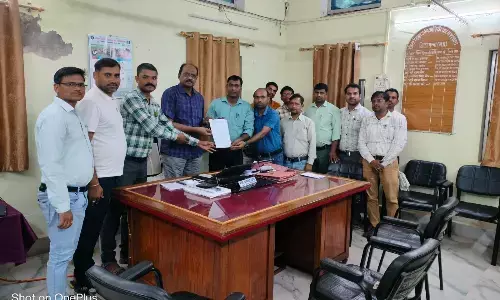 नवनियुक्त शिक्षकों का तीन वर्ष से लंबित है, डीए व एरियर, जिला शिक्षा अधिकारी को ज्ञापन सौंपा रखी भुगतान की मांग