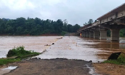 पर्लकोटा नदी खतरे के निशान से ऊपर, सैकड़ों गांवों का टूटा संपर्क