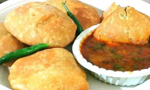 इस हरियाली तीज बनाना चाहते हैं कुछ खास, तो सभी के लिए बनाएं ये खस्ता कचौड़ी, खाकर सभी लोग हो जाएंगे बहुत ही ज्यादा खुश!