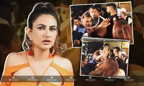 फिल्म स्क्रीनिंग पर मचा बवाल, एक्ट्रेस रुचि गुज्जर ने डायरेक्टर को चप्पलों से पीटा, लगाए ये गंभीर आरोप