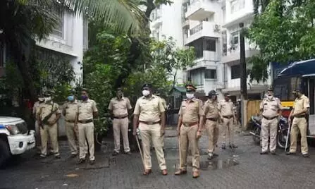 पुणे पुलिस का रेव पार्टी पर छापा , पूर्व मंत्री एकनाथ खड़से के दामाद समेत सात लोग गिरफ्तार पुणे पुलिस का रेव पार्टी पर छापा , पूर्व मंत्री एकनाथ खड़से के दामाद समेत सात लोग गिरफ्तार