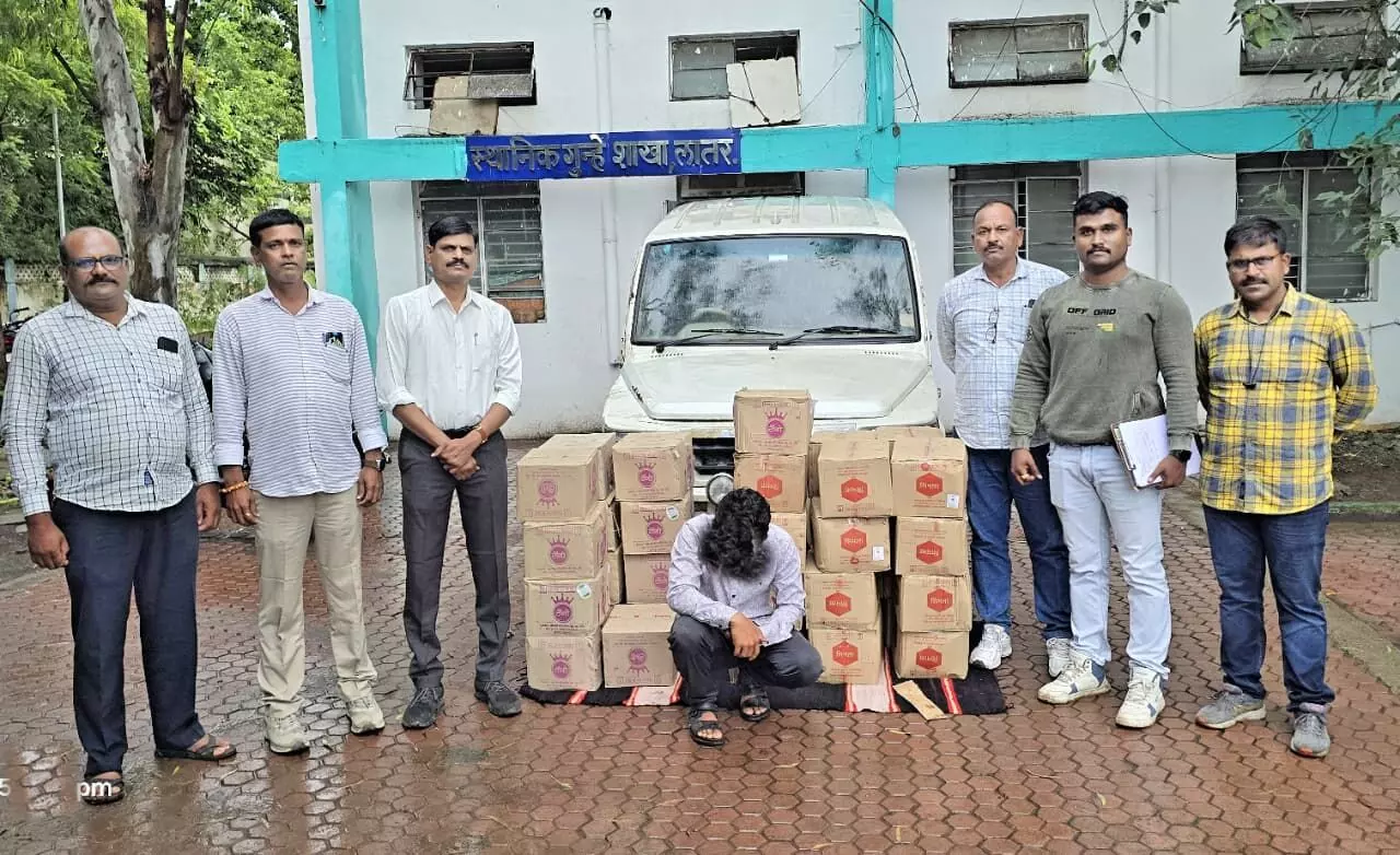 पुलिस की कार्रवाई में लाख रुपए से ज्यादा की अवैध शराब जब्त, आरोपी गिरफ्तार पुलिस की कार्रवाई में लाख रुपए से ज्यादा की अवैध शराब जब्त, आरोपी गिरफ्तार