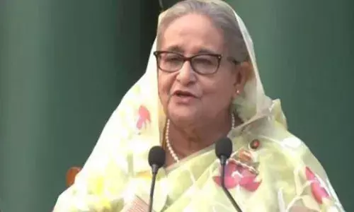 ढाका में बांग्लादेश  की सबसे पुरानी राजनीतिक पार्टी, अवामी लीग के मुख्यालय पर कब्जा, पार्टी के असतित्व पर संकट ढाका में बांग्लादेश  की सबसे पुरानी राजनीतिक पार्टी, अवामी लीग के मुख्यालय पर कब्जा, पार्टी के असतित्व पर संकट