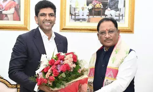 मुख्यमंत्री विष्णु देव साय से केंद्रीय संचार एवं ग्रामीण विकास राज्य मंत्री डॉ. चन्द्रशेखर पेम्मासानी ने की सौजन्य मुलाकात