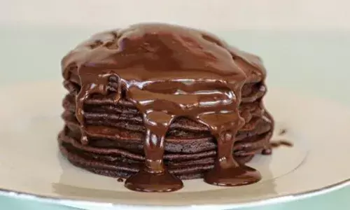 फ्रेंडशिप डे पर अपने दोस्तों के लिए बनाएं कुछ खास, जानें बिल्कुल आसान चॉकलेट पैनकेक की रेसिपी, टेस्ट के साथ दोस्ती होगी गहरी! फ्रेंडशिप डे पर अपने दोस्तों के लिए बनाएं कुछ खास, जानें बिल्कुल आसान चॉकलेट पैनकेक की रेसिपी, टेस्ट के साथ दोस्ती होगी गहरी!