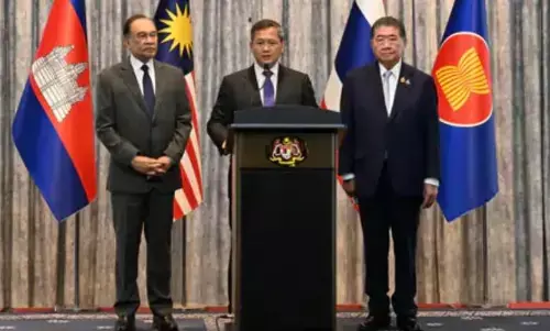 कंबोडिया और थाईलैंड के बीच हुआ सीजफायर का ऐलान, दोनों देशों के बीच मलेशिया में हुई शांति वार्ता, चीन और यूएस ने की मध्यस्थता