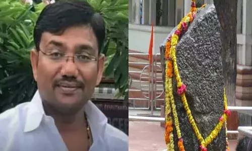 शनि शिंगणापुर देवस्थान के उप - कार्यकारी अधिकारी की फांसी लगाकर आत्महत्या शनि शिंगणापुर देवस्थान के उप - कार्यकारी अधिकारी की फांसी लगाकर आत्महत्या