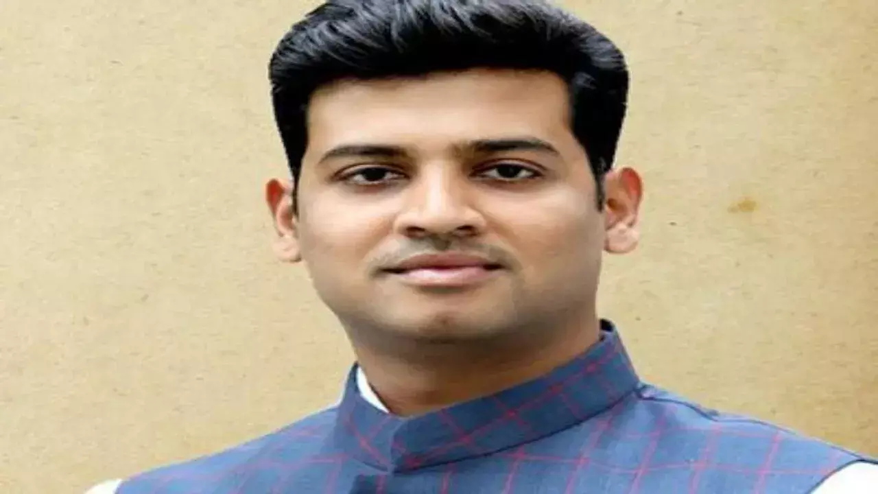 श्रीकांत शिंदे ने कहा - आतंकवादियों को उन्हीं की भाषा में जवाब देती है मोदी सरकार श्रीकांत शिंदे ने कहा - आतंकवादियों को उन्हीं की भाषा में जवाब देती है मोदी सरकार