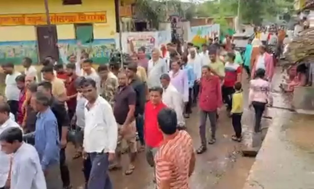 नागपंचमी के अवसर पर चौरसिया समाज ने निकाली शोभायात्रा नागपंचमी के अवसर पर चौरसिया समाज ने निकाली शोभायात्रा