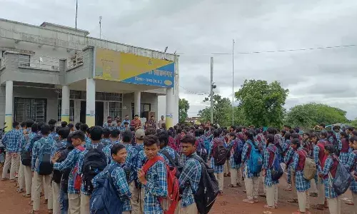 नशा के खिलाफ छात्रों ने निकाली जागरूकता रैली