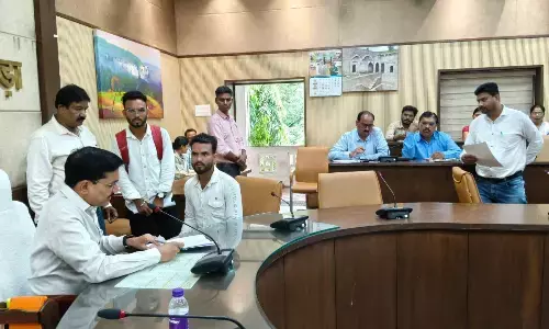 वार्ड क्रमांक 35 के रहवासियों ने कलेक्ट्रेट पहुंचकर सुनाई समस्याएं वार्ड क्रमांक 35 के रहवासियों ने कलेक्ट्रेट पहुंचकर सुनाई समस्याएं