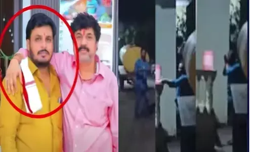 वाल्मीक कराड के करीबी की करतूत का वीडियो वायरल - रात में घर के बाहर राम नाम सत्य है कहते हुए रखा प्रसाद रखा वाल्मीक कराड के करीबी की करतूत का वीडियो वायरल - रात में घर के बाहर राम नाम सत्य है कहते हुए रखा प्रसाद रखा