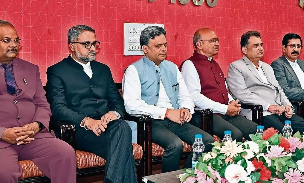मप्र हाईकोर्ट की गरिमा को बनाए रखने पूर्ण कर्तव्यनिष्ठा से निभाएंगे जिम्मेदारी मप्र हाईकोर्ट की गरिमा को बनाए रखने पूर्ण कर्तव्यनिष्ठा से निभाएंगे जिम्मेदारी