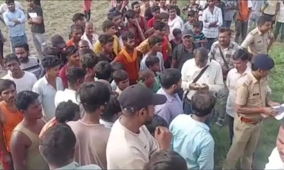 बिहार में दो मासूमों की जली हुई मिली लाश, घटनास्थल पर पहुंची कई थानों की पुलिस, परिजनों ने लगाए ये आरोप बिहार में दो मासूमों की जली हुई मिली लाश, घटनास्थल पर पहुंची कई थानों की पुलिस, परिजनों ने लगाए ये आरोप