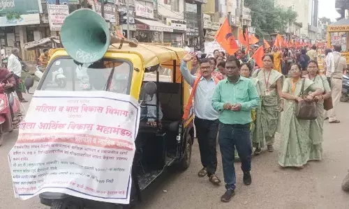 सहायता समूह को मिल नहीं रही निधि, विभिन्न मांगों को लेकर कलेक्ट्रेट पर दी दस्तक