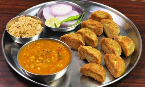 झटपट बनाएं घी ले लथपथ दाल-बाफले, एक बार खा लिया तो शाम तक नहीं लगेगी भूख