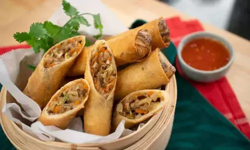 फ्रेंडशिप डे पर अपने दोस्तों के लिए बनाएं मार्केट जैसा स्प्रिंग रोल, फ्रेंड्स खाकर तुरंत करेंगे मन भर के तारीफ! फ्रेंडशिप डे पर अपने दोस्तों के लिए बनाएं मार्केट जैसा स्प्रिंग रोल, फ्रेंड्स खाकर तुरंत करेंगे मन भर के तारीफ!