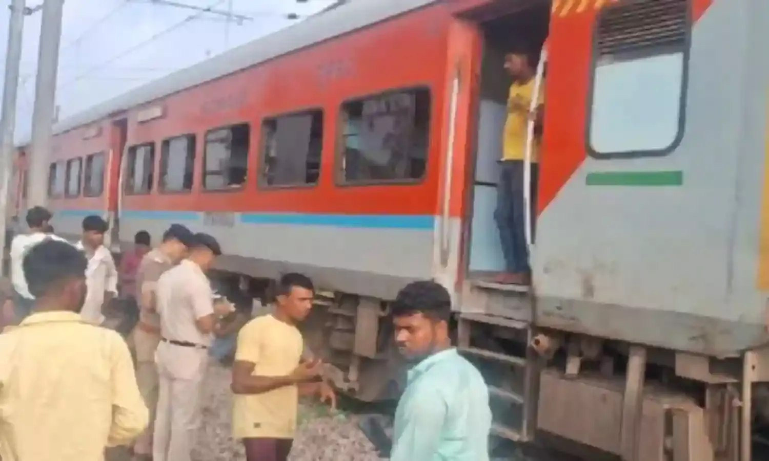 कानपुर के नजदीक पटरी से उतरीं मुजफ्फरपुर-साबरमती जनसाधारण एक्सप्रेस की दो बोगियां, बाल-बाल बचे यात्री