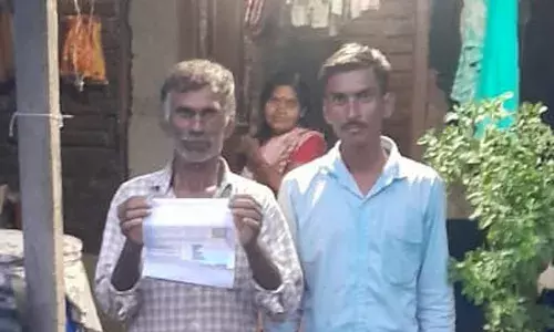 महावितरण का खेतिहर मजदूर को झटका,  झोपड़ी में रहने वाले को 1 लाख से अधिक का बिल महावितरण का खेतिहर मजदूर को झटका,  झोपड़ी में रहने वाले को 1 लाख से अधिक का बिल