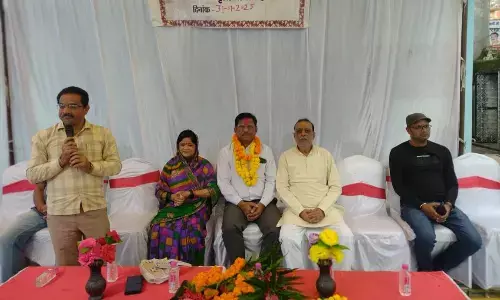 नपा के स्थापना प्रभारी की सेवानिवृत्ति पर दी गई भावभीनी विदाई