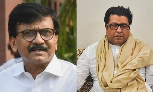 ठाकरे बंधुओं की नजदीकी के बाद अब राज ठाकरे और संजय राऊत एक मंच पर होंगे ठाकरे बंधुओं की नजदीकी के बाद अब राज ठाकरे और संजय राऊत एक मंच पर होंगे