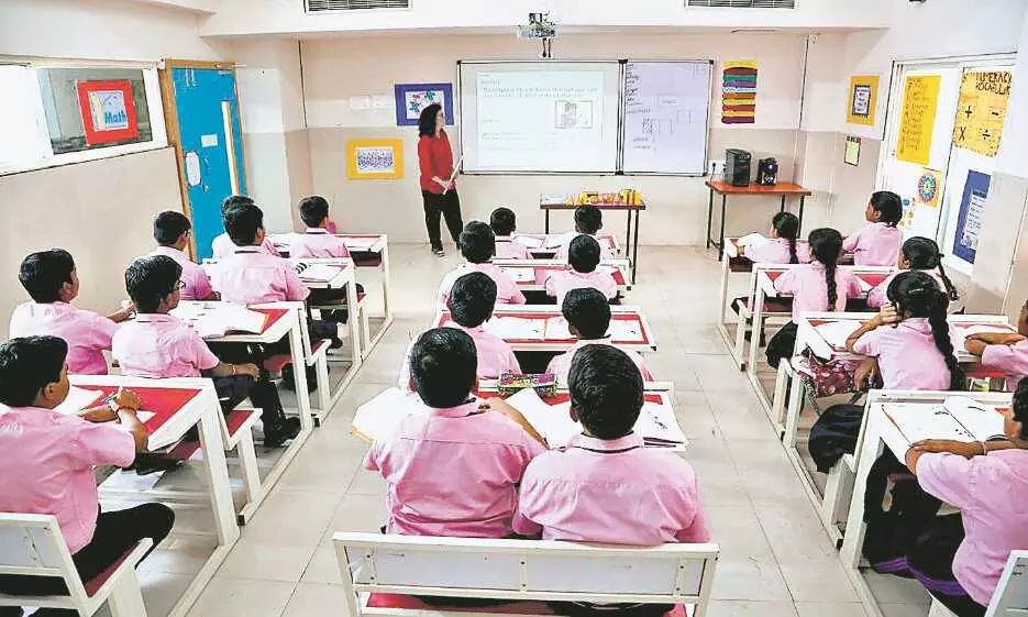 मनपा केअंग्रेजी माध्यम स्कूलों की डिमांड, प्रवेश के लिए विद्यार्थियों में उत्साह मनपा केअंग्रेजी माध्यम स्कूलों की डिमांड, प्रवेश के लिए विद्यार्थियों में उत्साह