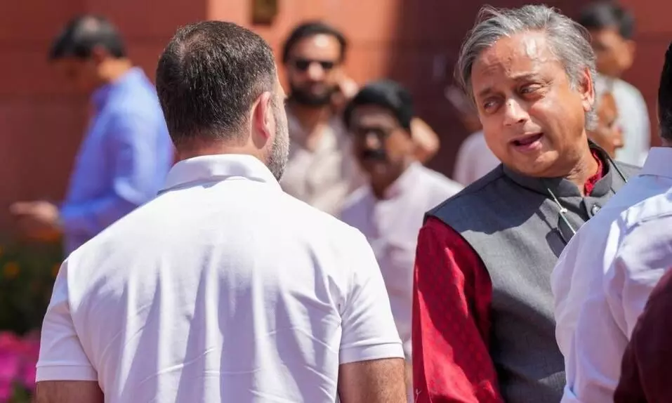 मेरी चिंता ये है कि अमेरिका के साथ.. राहुल गांधी के बयान पर शशि थरूर किया पलटवार मेरी चिंता ये है कि अमेरिका के साथ.. राहुल गांधी के बयान पर शशि थरूर किया पलटवार